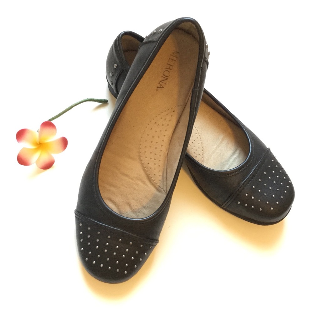 CUTE  BALL STUDS FLATS❤️
